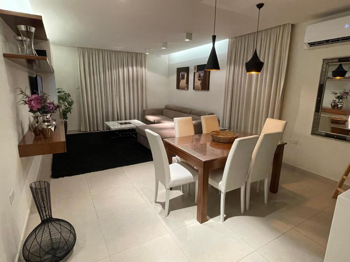 Deluxe Apartment With Pool In The Heart Of St Pauls Bay セント・ポールズ・ベイ エクステリア 写真